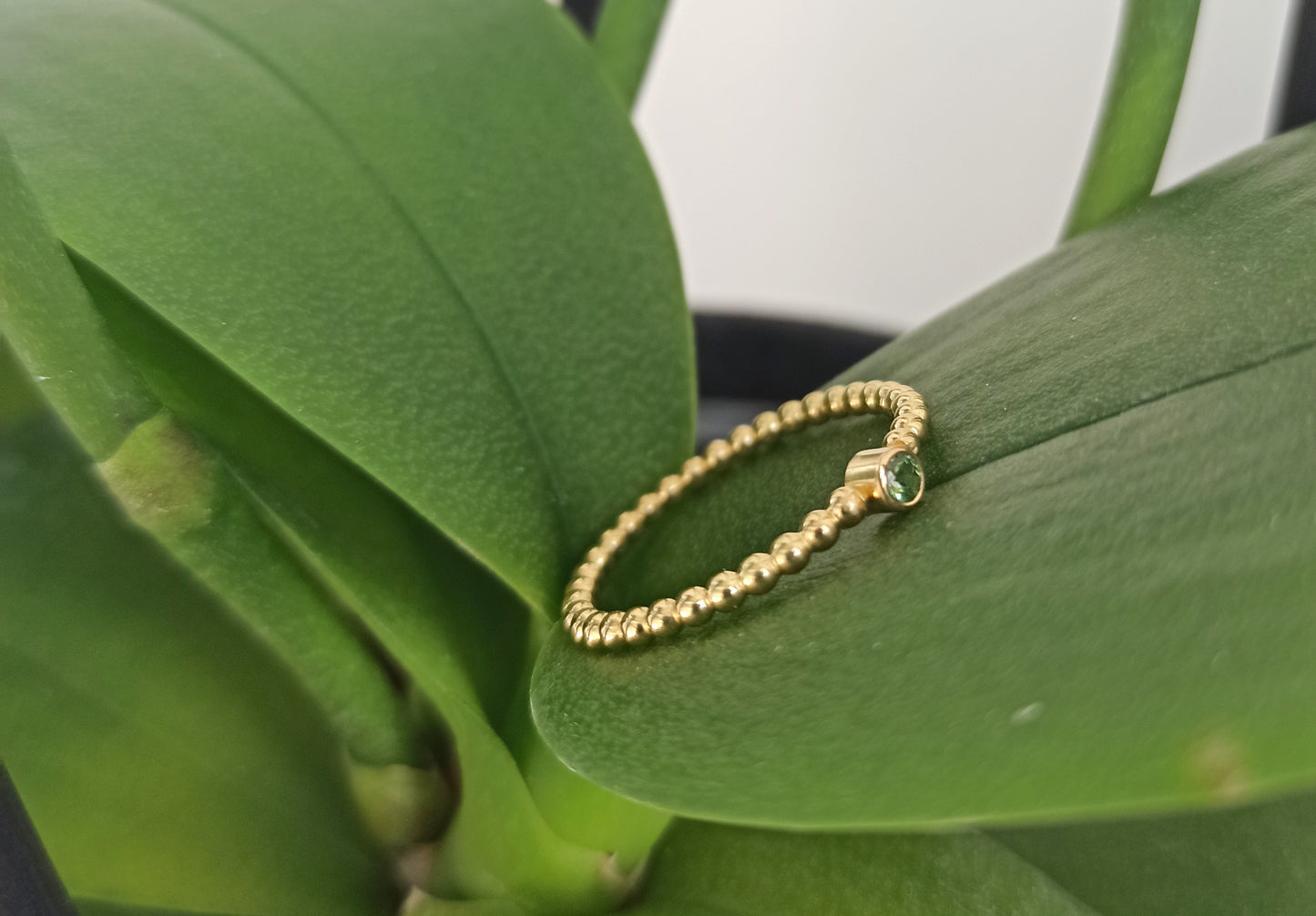 18KT geelgouden pareldraad ring met groene toermalijn